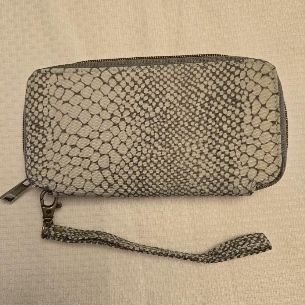 TRAVELON Clutch Wallet RFID Blocking Zip Around Travel Security Vacation EUC - Picture 3 of 9
